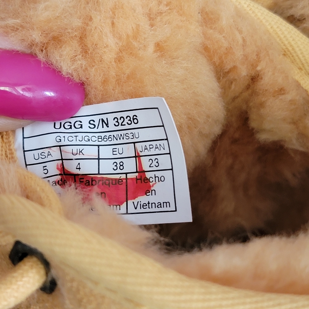 UGG Neumel Boot - Picture 8 of 8